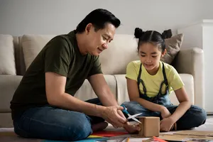 Trụ cột gia đình thường ưu tiên người thân mà quên chăm sóc sức khỏe chính mình Ảnh: Freepik