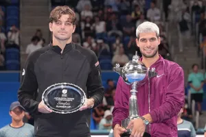 Carlos Alcaraz vs Taylor Fritz 6-4, 6-4: Alcaraz bỏ nhỏ đẳng cấp hạ Fritz, xứng đáng lên ngôi vô địch Japan Open 2025