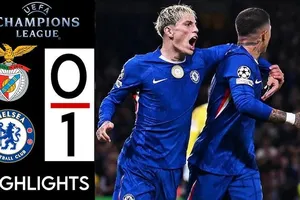 Chelsea vs Benfica 1-0: Richard Rios bất ngờ sớm phản lưới nhà, Joao Pedro nhận thẻ đỏ phút bù giờ, HLV Maresca thắng HLV Jose Mourinho suýt sao 