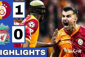 Galatasaray vs Liverpool 1-0: Szoboszlai phạm lỗi, Osimhen chớp thời cơ ghi bàn duy nhất trên chấm penalty, Salah, Isak tịt ngòi, HLV Arne Slot bại trận 