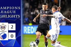 Qarabag vs Copenhagen 2-0: Pedro Bicalho sút căng dội cột, Abdellah Zoubir đệm bóng cận thành mở bàn, Emmanuel Addai sút căng ấn định chiến thắng