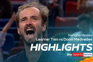 Learner Tien vs Daniil Medvedev (6)6-7, 7-6(1), 4-6: Giằng co kịch tính, Medvedev vất vả thắng Tien, gặp Alex de Minaur ở tứ kết Shanghai 2025