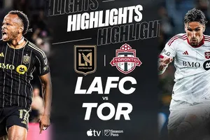 Los Angeles vs Toronto 2-0: Jeremy Ebobisse đột phá tỉa góc ghi bàn, David Martinez hỏng penalty, Frankie Amaya sút xa đẹp mắt, Alonso Coello nhận thẻ đỏ