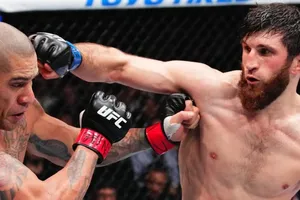 Nhìn lại những pha thi đấu ấn tượng của UFC 320 theo phong cách quay chậm, Alex Pereira hạ Magomed Ankalaev đẹp mắt 