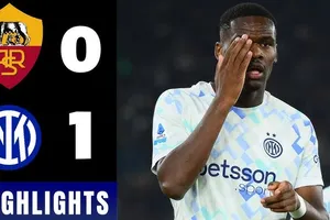 AS Roma vs Inter Milan 0-1: Barella chọc khe, Ange-Yoan Bonny hạ thủ thành Svilar ngay phút thứ 6', Inter qua mặt Roma tạm dẫn đầu Serie A