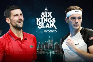 Taylor Fritz vs Novak Djokovic 7-6 (4): Sau 75 phút thi đấu, Djokovic bỏ cuộc vì chấn thương, Fritz xếp thứ 3, Nole về thứ 4 ở Six Kings Slam 2025