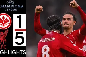Frankfurt vs Liverpool 1-5: Kristensen khai bàn nhưng Ekitike, Van Dijk, Konate, Gakpo, Szoboszlai lần lượt ngược dòng, Wirtz cú đúp kiến tạo
