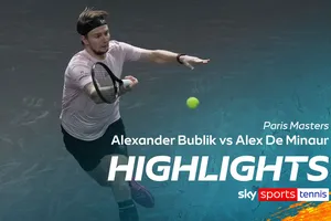Alexander Bublik vs Alex De Minaur 6(5)-7(7), 6-4, 7-5: Thắng chật vật De Minaur, Bublik đấu FelixAuger-Aliassime ở bán kết Paris Masters