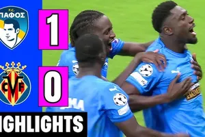 Pafos vs Villarreal 1-0: Ken Sema kiến tạo từ phạt góc, Derrick Luckassen đánh đầu đẹp mắt ghi bàn duy nhất, bất ngờ hạ Villarreal 
