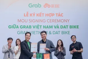 Grab Việt Nam và Dat Bike hợp tác hỗ trợ tài xế công nghệ chuyển đổi xanh