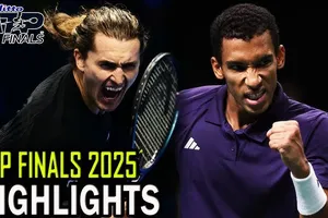 Alexander Zverev vs Felix Auger-Aliassime 4-6, 6-7 (4-7): Chật vật thắng Zverev, Auger-Aliassime vào bán kết ATP Finals 2025 với vị trí nhì bảng, đối đầu Alcaraz