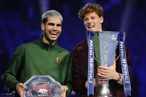 Carlos Alcaraz vs Jannik Sinner (4)6-7, 5-7: Giằng co kịch tính, Sinner hạ gục Alcaraz xứng đáng đăng quang chức vô địch ATP Finals 2025