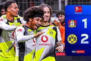 Leverkusen vs Borussia Dortmund 1-2: Anselmino đánh đầu cận thành mở bàn, Adeyemi sút xa đẹp mắt nhân đôi tỷ số, Kofane đệm bóng chớp nhoáng