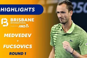 Daniil Medvedev vs Marton Fucsovics 6-2, 6-3: Medvedev thắng dễ dàng Fucsovics, gặp Frances Tiafoe ở vòng 2 Brisbane International 2026 