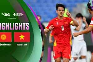 U23 Việt Nam vs U23 Kyrgyzstan 2-1: Văn Khang mở bàn nhờ chấm penalty, Murzakhmatov gỡ hòa, Brauzman phản lưới nhà, HLV Kim Sang Sik nhất bảng A