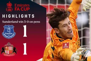 Everton vs Sunderland 1-1 (pen 0-3): Enzo Le Fee mở bàn, James Garner lập công nhờ penalty, thủ thành Robin Roefs làm người hùng luân lưu