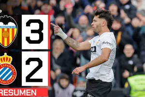 Valencia vs Espanyol 3-2: Terrats lập công, Copete phản lưới nhà, Duro, Comert, Ramazani bỏ túi 3 điểm nhờ chấm penalty