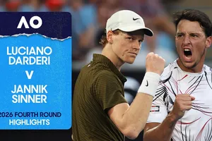 Luciano Darderi vs Jannik Sinner 1-6, 3-6, 6-7 (2-7): Thắng Darderi, Sinner gặp Ben Shelton ở tứ kết Australian Open 2025