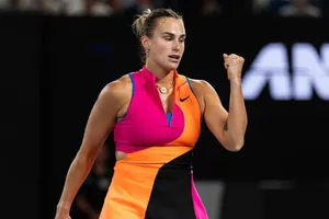Pha ăn điểm nghẹt thở của Aryna Sabalenka trước Elena Rybakina ở trận chung kết Australian Open 2026