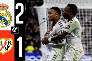 Real Madrid vs Rayo Vallecano 2-1: Vinicius mở bàn, Frutos gỡ hòa, Ciss, Chavarria bị thẻ đỏ, Mbappe chốt hạ chiến thắng trên chấm penalty