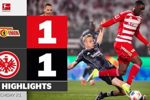 Union Berlin vs Frankfurt 1-1: Kịch tính 7 phút cuối, Nathaniel Brown mở bàn, Oscar Hojlund nhận thẻ đỏ, Leopold Querfeld gỡ hòa nhờ penalty