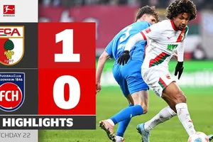 Augsburg vs Heidenheim 1-0: Claude Maurice ghi bàn duy nhất nhờ chấm penalty, bỏ túi 3 điểm gọn gàng