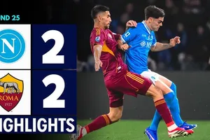 Napoli vs AS Roma 2-2: Bất phân thắng bại, rượt đuổi 4 bàn, Malen ghi cú đúp nhờ penalty, Spinazzola, Alisson Santos lập công, Roma tốp 5 Serie A