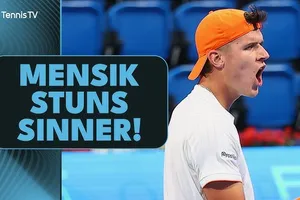 Jakub Mensik vs Jannik Sinner 7-6 (3), 2-6, 6-3: Giằng co 2 giờ 12 phút, Mensik gây địa chấn hạ Sinner, gặp Arthur Fils ở bán kết Qatar Open