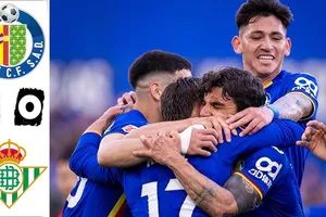 Getafe vs Real Betis 2-0: Kiko Femenia chớp thời cơ sút góc hẹp mở bàn, Martin Satriano tâng bóng chốt hạ chiến thắng dễ dàng