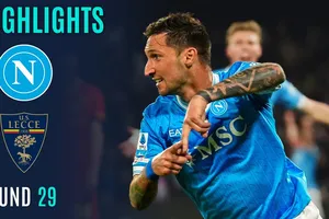 Napoli vs Lecce 2-1: Jamil Siebert sớm mở bàn phút thứ 3, Rasmus Hojlund, Matteo Politano ngược dòng giành chiến thắng