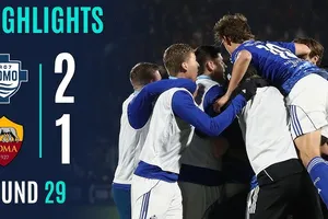 Como vs AS Roma 2-1: Malen mở bàn nhờ chấm penalty, Franca bị thẻ đỏ, Douvikas, Diego Carlos ngược dòng chiến thắng