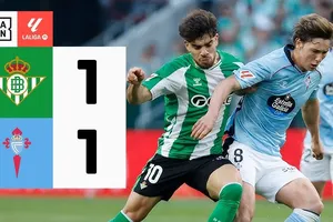 Real Betis vs Celta Vigo 1-1: Ferran Jutgla sút xa sớm mở bàn, Hector Bellerin tỉa góc hẹp chớp nhoáng, bất phân thắng bại
