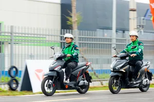 Hợp tác chuyển đổi sang xe máy điện Yadea cho đối tác tài xế Grab