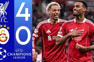 Liverpool vs Galatasaray 4-0 (4-1): Lần lượt Szoboszlai, Ekitike, Gravenberch, Salah tỏa sáng, THE KOPs gặp PSG ở Tứ kết Champions League
