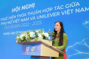 Bà Nguyễn Thị Thu Hiền, Phó Chủ tịch Hội Liên hiệp Phụ nữ Việt Nam, phát biểu tại Hội nghị 