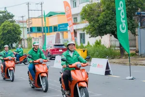 Grab Việt Nam hỗ trợ đối tác tài xế xe xăng, xe điện tuần thứ 3 liên tiếp