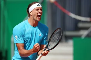 Zizou Bergs vs Alexander Zverev 2-6, 5-7: Hạ Bergs sau 1 giờ 50 phút, Zverev đối đầu tài năng 19 tuổi Joao Fonseca ở tứ kết Monte Carlo