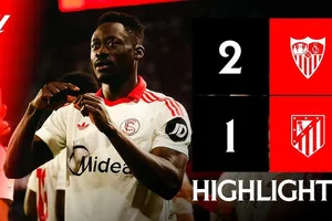 Sevilla vs Atletico Madrid 2-1: Adams mở bàn nhờ penalty, Bonar gỡ hòa, Gudelj lập tức chốt hạ 3 điểm quý giá, rời xa tốp rớt hạng La Liga