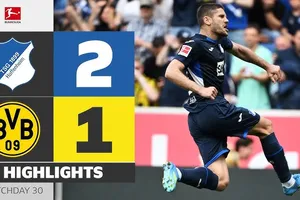 Hoffenheim vs Borussia Dortmund 2-1: Kramaric xuất thần cú đúp giành chiến thắng nhờ chấm penalty, Dortmund mất 3 điểm