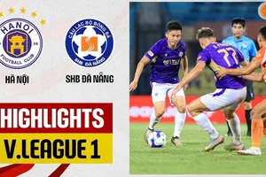 Hà Nội vs Đà Nẵng 2-1: Anh Tiệp đánh đầu mở bàn, Makaric gỡ hòa, Xuân Mạnh tỏa sáng, trọng tài VAR phạt Đức Anh, Tiến Long thẻ đỏ