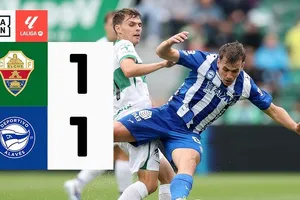 Elche vs Alaves 1-1: Toni Martinez mở bàn trên chấm penalty, Alvaro Rodriguez đánh đầu đẹp mắt, Alaves chắt chiu 1 điểm ở tốp cuối La Liga 