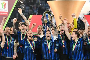 Lazio vs Inter Milan 0-2: Marusic phản lưới nhà, Lautaro Martinez tỏa sáng, HLV Cristian Chivu giúp Inter lần 10 đăng quang Coppa Italia
