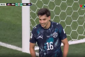 Damian Bobadilla bất ngờ phản lưới nhà, giúp Mỹ mở tỷ số trận đấu trước Paraguay sau 7 phút thi đấu