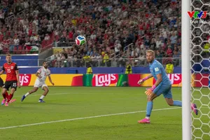 Tiền đạo Ali Olwan ghi bàn, mang về bàn thắng lịch sử cho bóng đá Jordan ở World Cup 2026, tạm san bằng tỷ số 1-1 cho Jordan