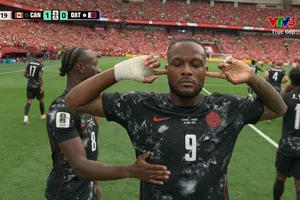 Cyle Larin, Jonathan David lần lượt phá lưới thủ môn Mahmud Abunada sau 29 phút thi đấu