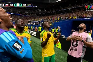 Pavel Sulc chạm tay trong vòng cấm Teboho Mokoena hạ thủ môn Matej Kovar gỡ hòa 1-1 cho Nam Phi