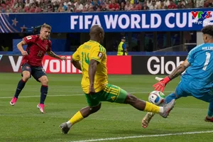 Phút thứ 6, Adam Hloek kiến tạo, Michal Sadilek dứt điểm chính xác, sớm mở tỷ số 1-0 cho CH Czech