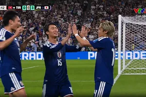 Ueda Ayase kiến tạo chuẩn xác, Yunya Ito nhẹ nhàng hạ gục thủ môn Dahmen bằng một cú đá tầm thấp