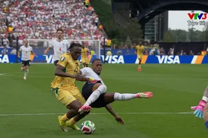 Semenyo đối mặt và thủ môn Pickford nhưng các cầu thủ Ghana không đưa bóng vào lưới được