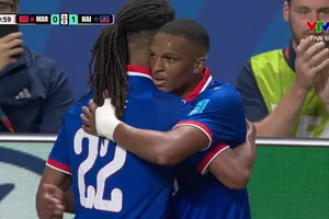 Lenny Joseph đón bóng từ canh phải, thủ môn Bono bất ngờ phản lưới nhà, Haiti sớm dẫn trước